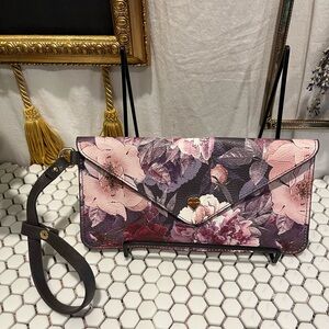 BETSEY JOHNSON – Black Quilted Crossbody Bag